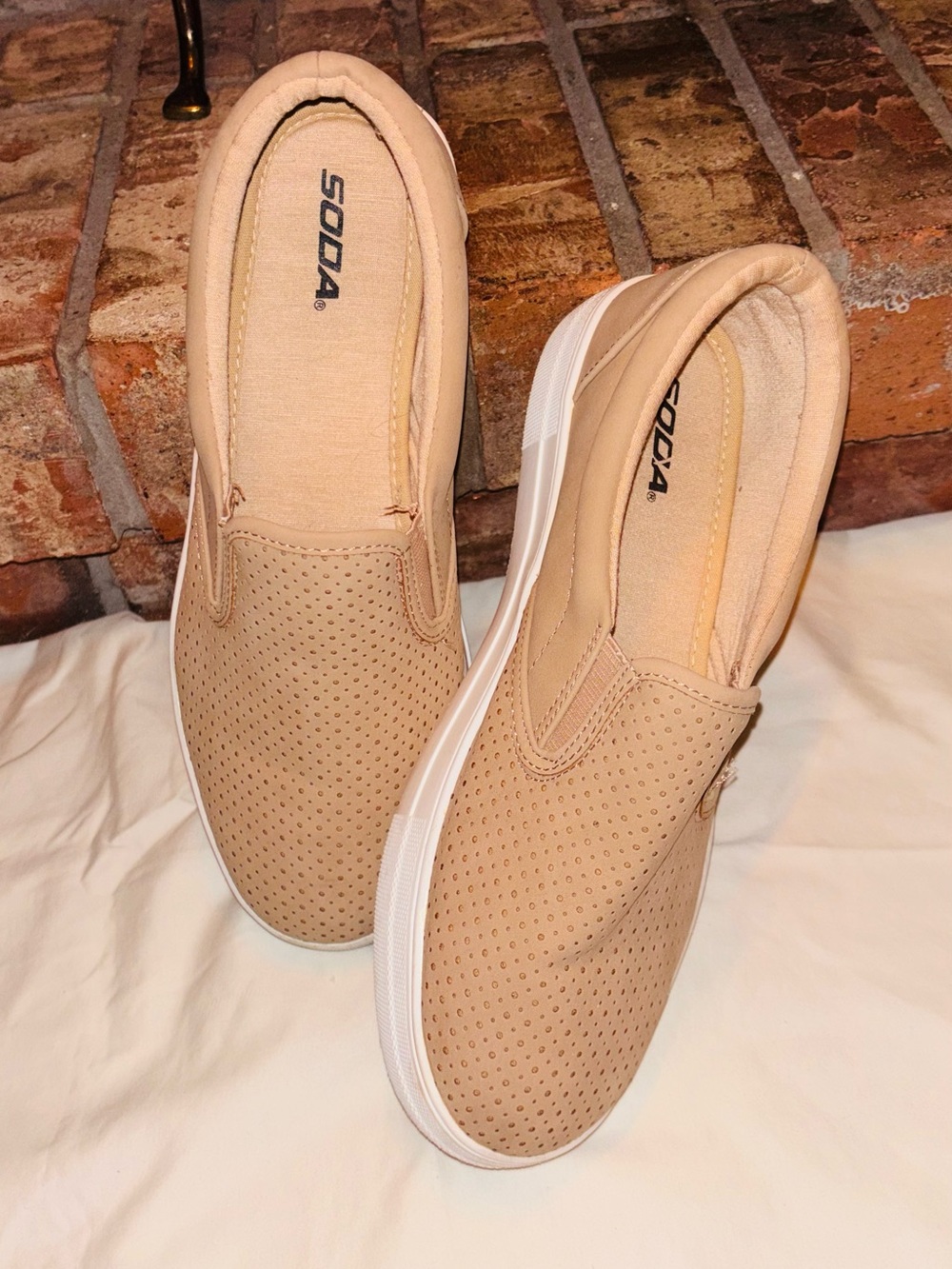Soda Casual Closed Toe Slip-On Vented Mesh Sneaker Shoes Size 11